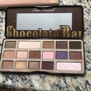 Too faced chocolate bar